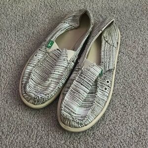 “Sanuk Laurel Slip on Shoes size 9”